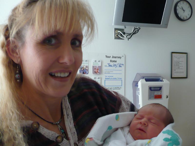 Hailee2nd24 002.jpg - Barbara comes to the hospital to meet me.